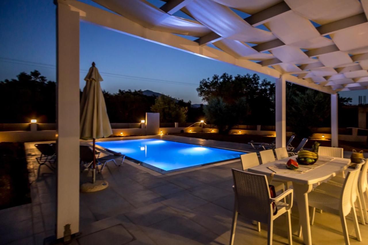 Villa Boviana With Private Swimming Pool Agios Sostis  外观 照片
