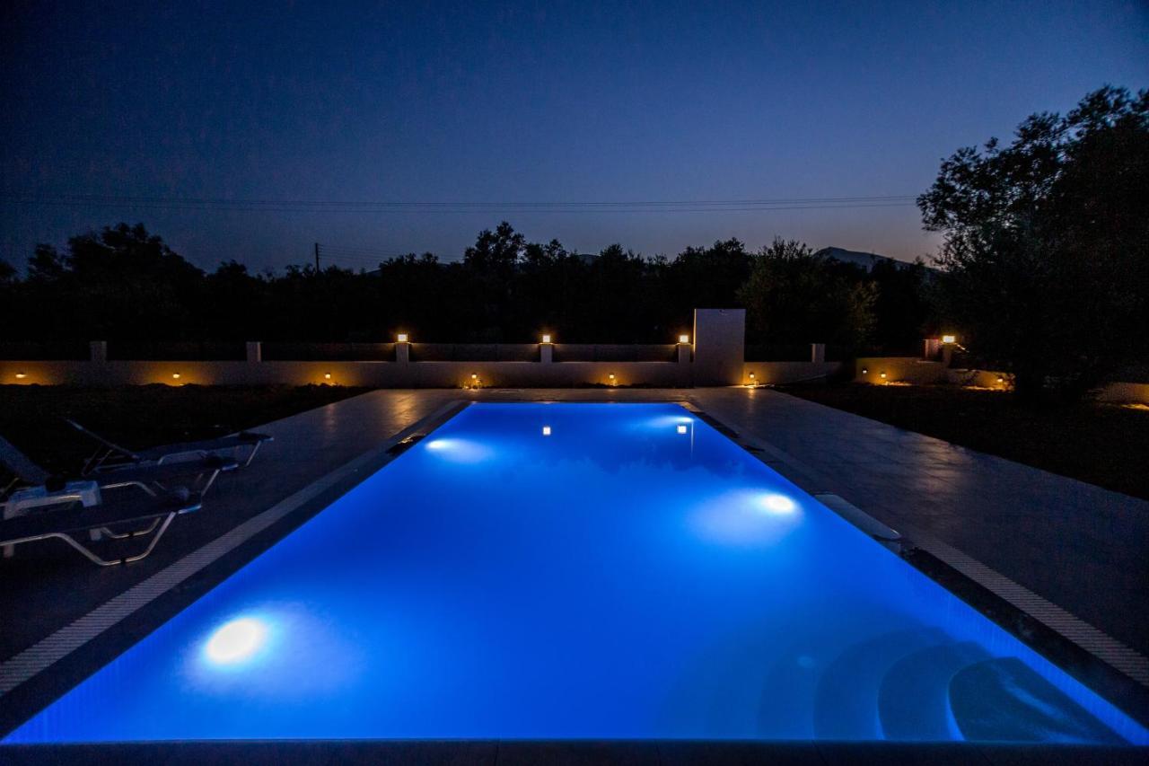 Villa Boviana With Private Swimming Pool Agios Sostis  外观 照片