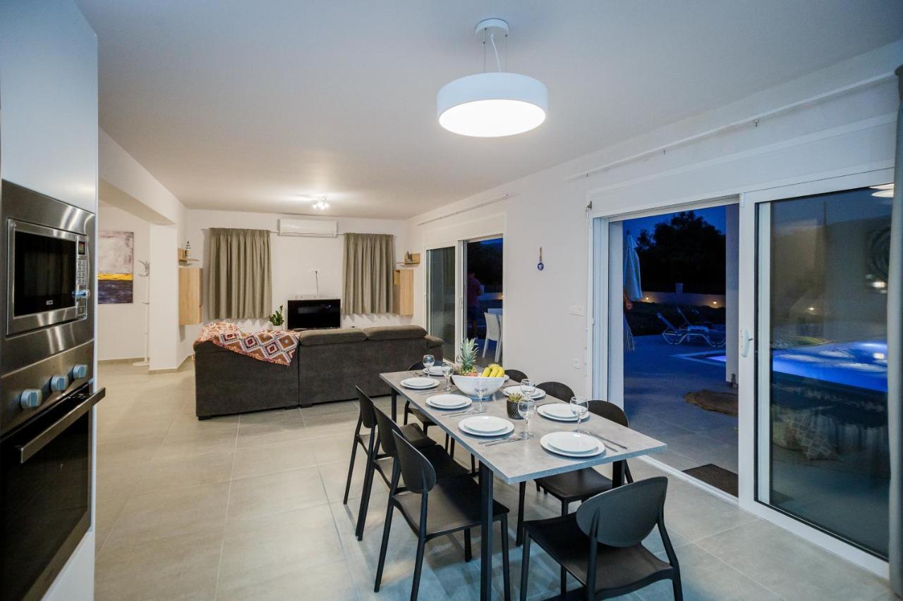 Villa Boviana With Private Swimming Pool Agios Sostis  外观 照片