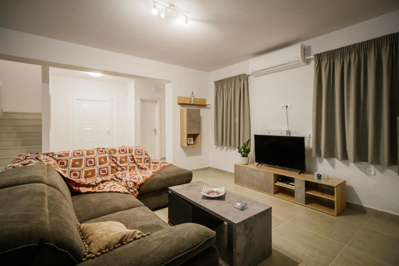 Villa Boviana With Private Swimming Pool Agios Sostis  外观 照片
